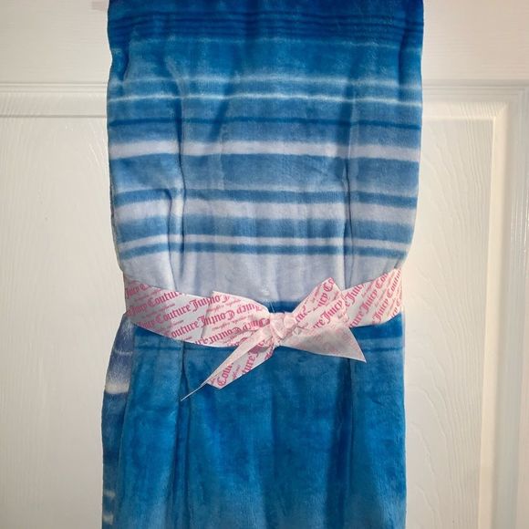 NWT Blue & White Juicy Striped Throw Blanket - Picture 5 of 7
